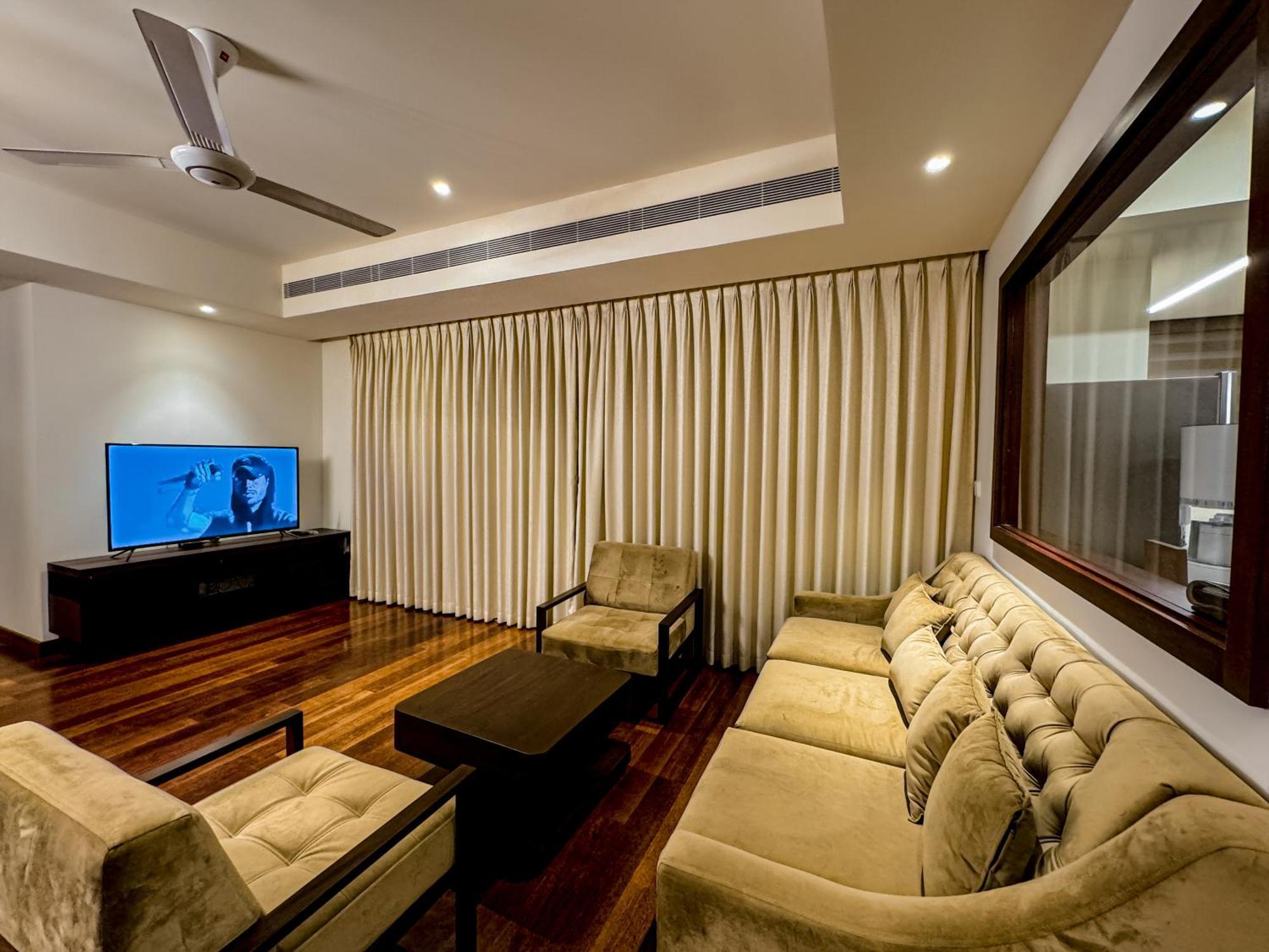 Brand New Water Front Luxury Cinnamon Suites Apartment In Heart Of Colombo City Exterior foto